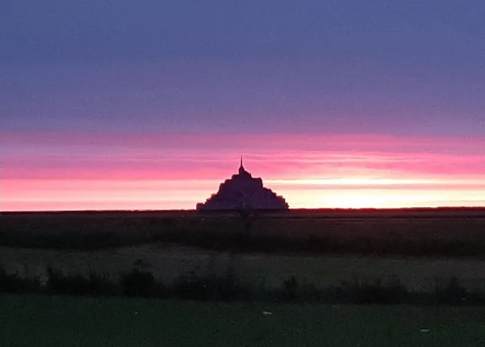A L\'Ombre du Mont St Michel
